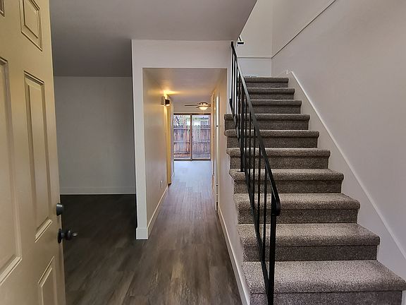 3rd image of 3524 Larchmont Square Ln