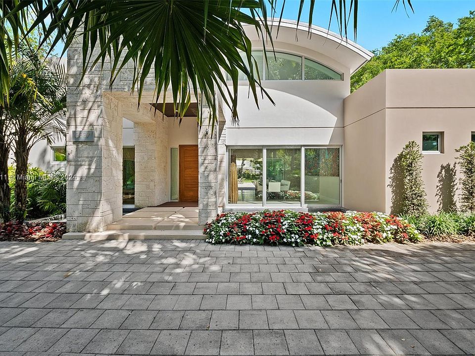 1st image of 5837 SW 82nd St