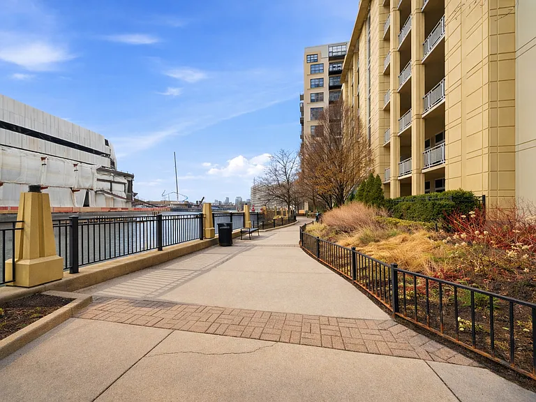 720 N Larrabee St #203 — Photo 2