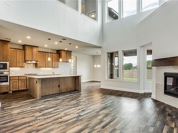 4th image of 3017 Charles Dr