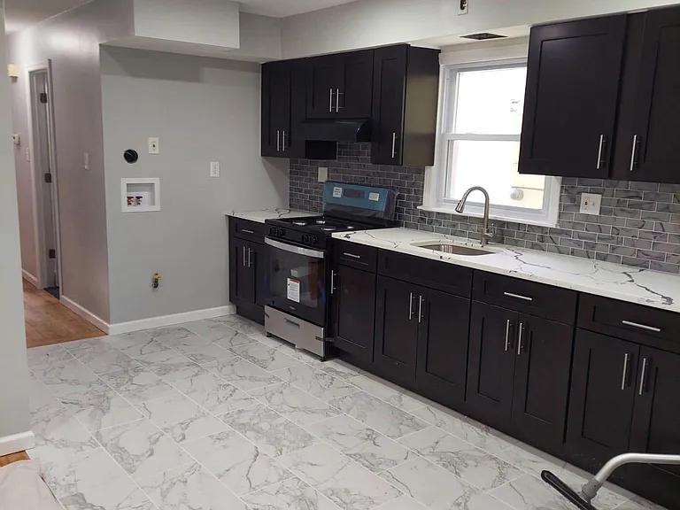 147 McAdoo Ave #1 — Photo 1