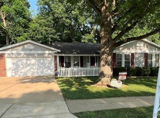 1272 Beaver Creek Rd, Chesterfield, MO 63017