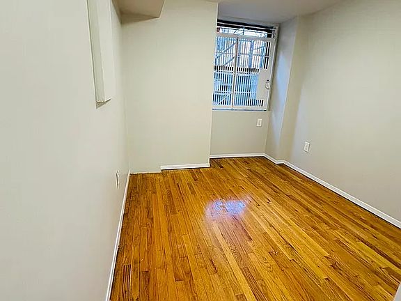 3rd image of 327 W 21st St APT Llb