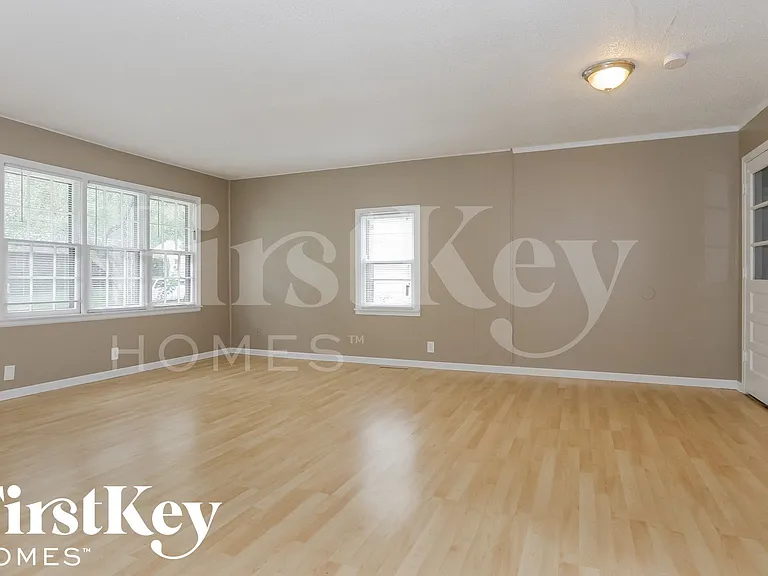 4021 S Osage St — Photo 3