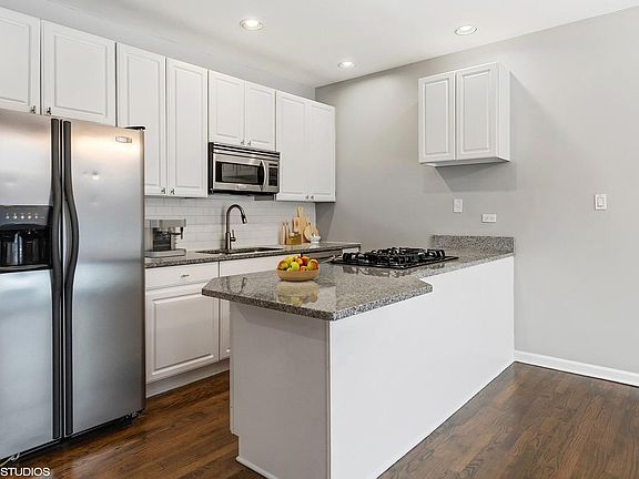 2nd image of 2825 N Wolcott Ave APT E
