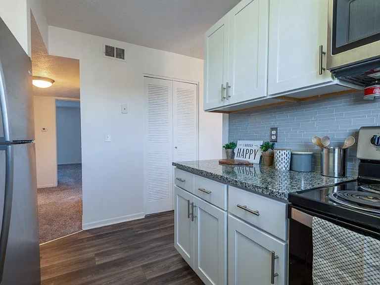 Waverlywood Apartments and Townhomes — Photo 3