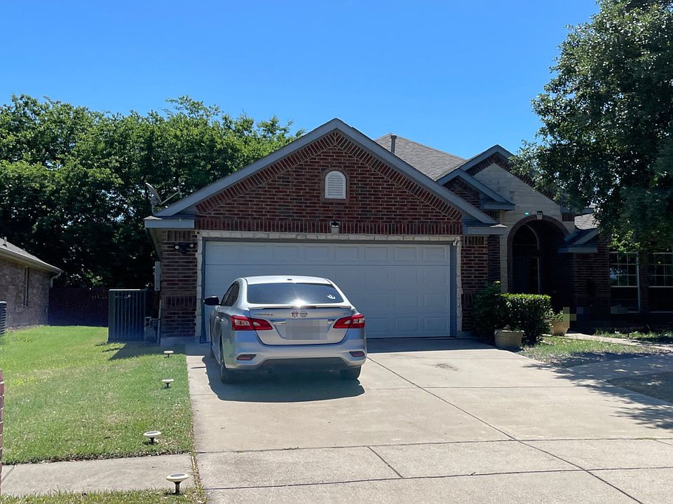1st image of 900 Chestnut Ln