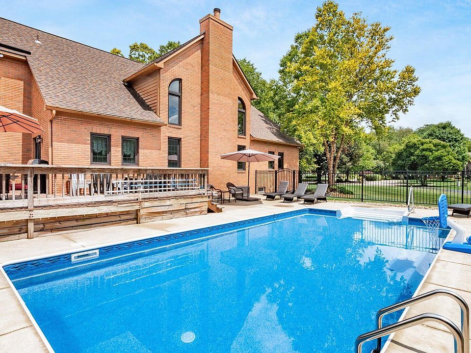 1st image of 324 Longford Dr