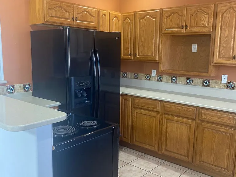 6045 Matamoros Rd NE — Photo 8