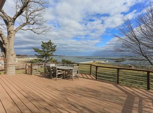 1066 Seahaven Dr, Mamaroneck, NY 10543