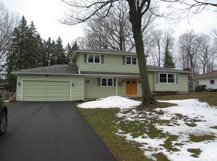 12 Witherspoon Ln, Rochester, NY 14625