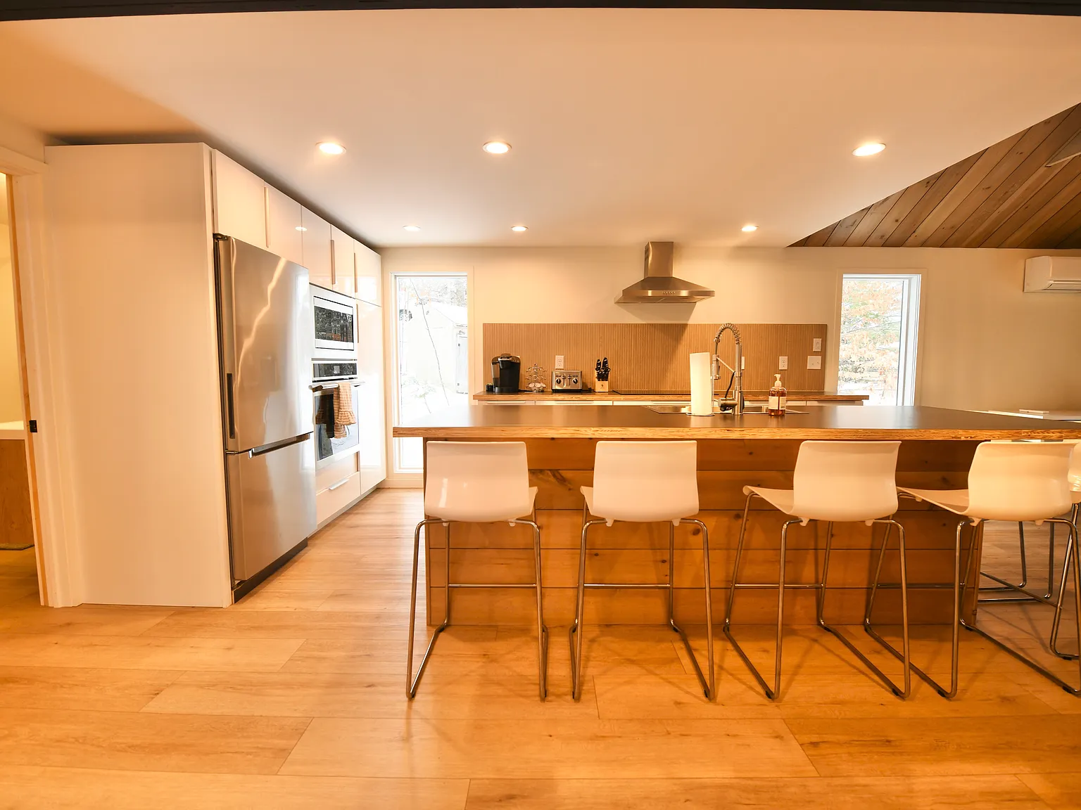 3 bed, $2,400 — Photo 4