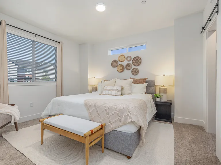 Olivia Apartments — Photo 22