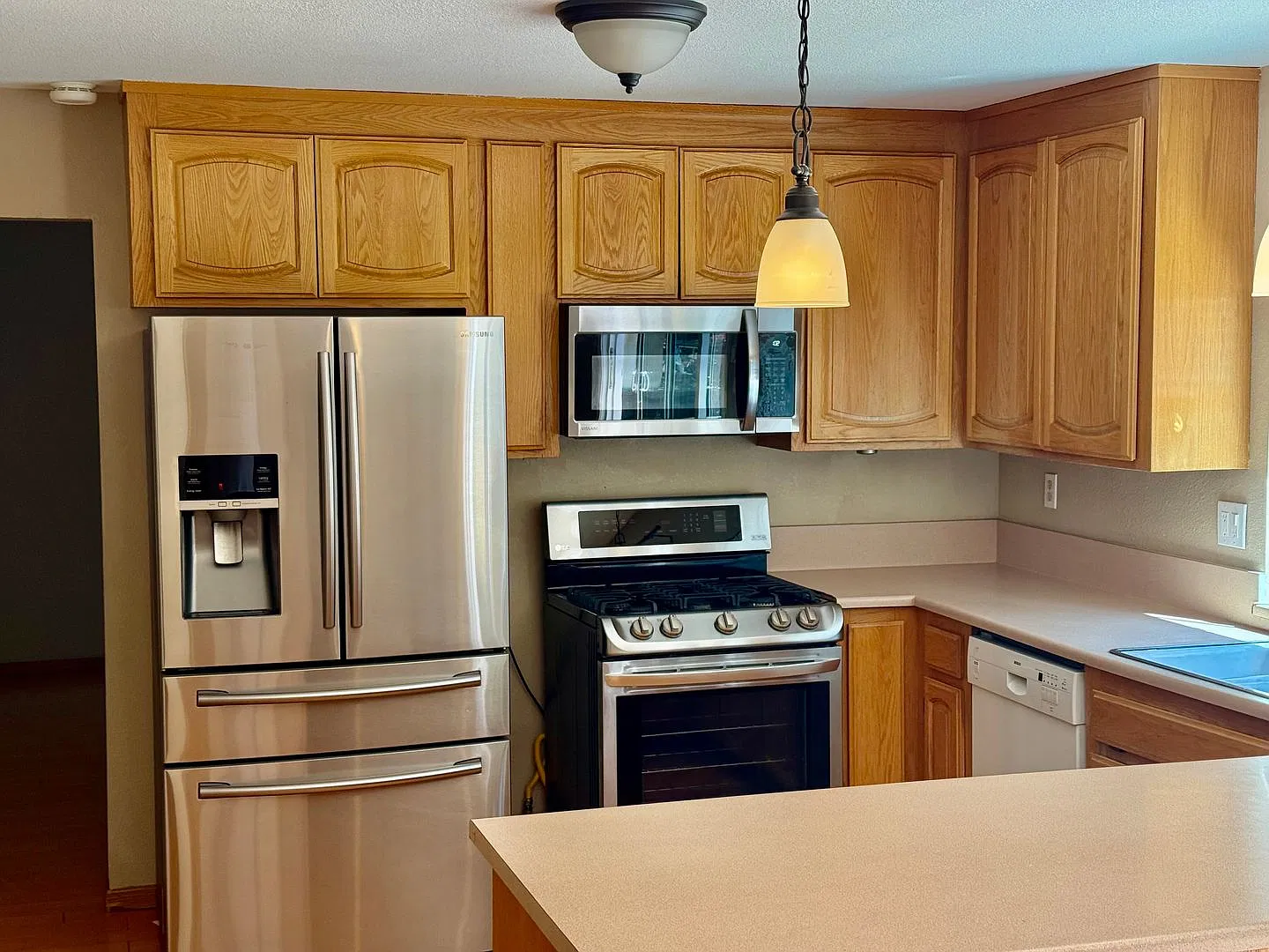 Spacious 4-Bedroom, 3-Bath Home with Pool in Clayton! — Photo 2