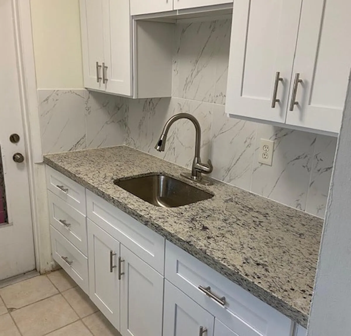 3 bed, 1.0 bath, 850 sqft, $2,000 — Photo 2