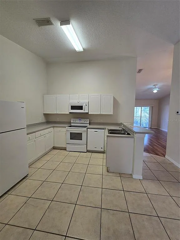 3 bed, 2.0 bath, 1202 sqft, $1,850 — Photo 4