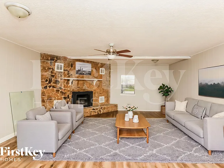 244 E Malone Ave — Photo 3