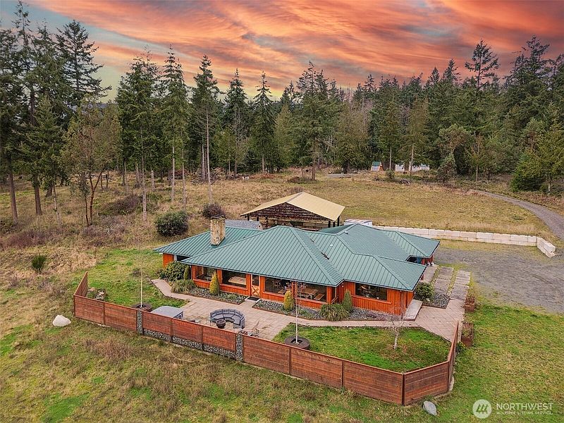 3rd image of 127 Lake Farm Road