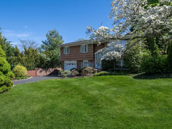 26 Michael F Street, Locust Valley, NY 11560