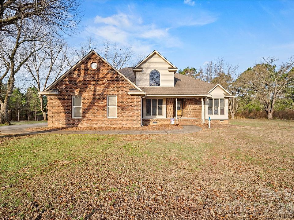 1st image of 96 Valley Dr