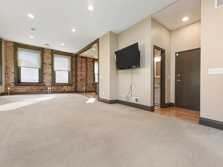 344 E 8th Ave #3 — Photo 4