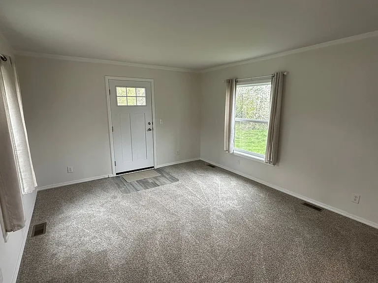 11925 Hillcrest Dr SE — Photo 19