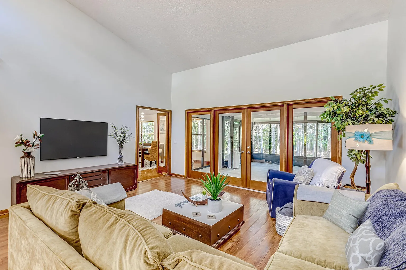 4 bed, 2.5 bath, 2580 sqft, $5,500 — Photo 3