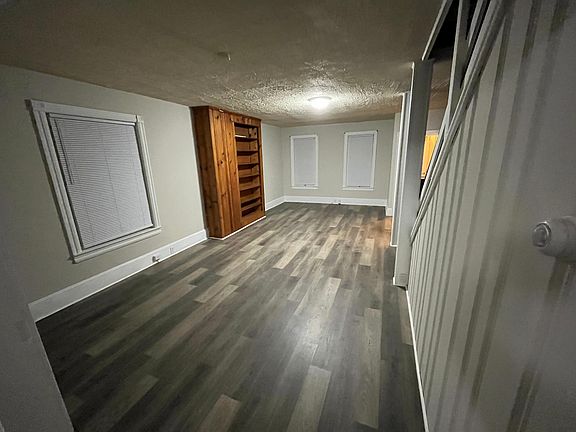 4th image of 139 Rosemont Ave