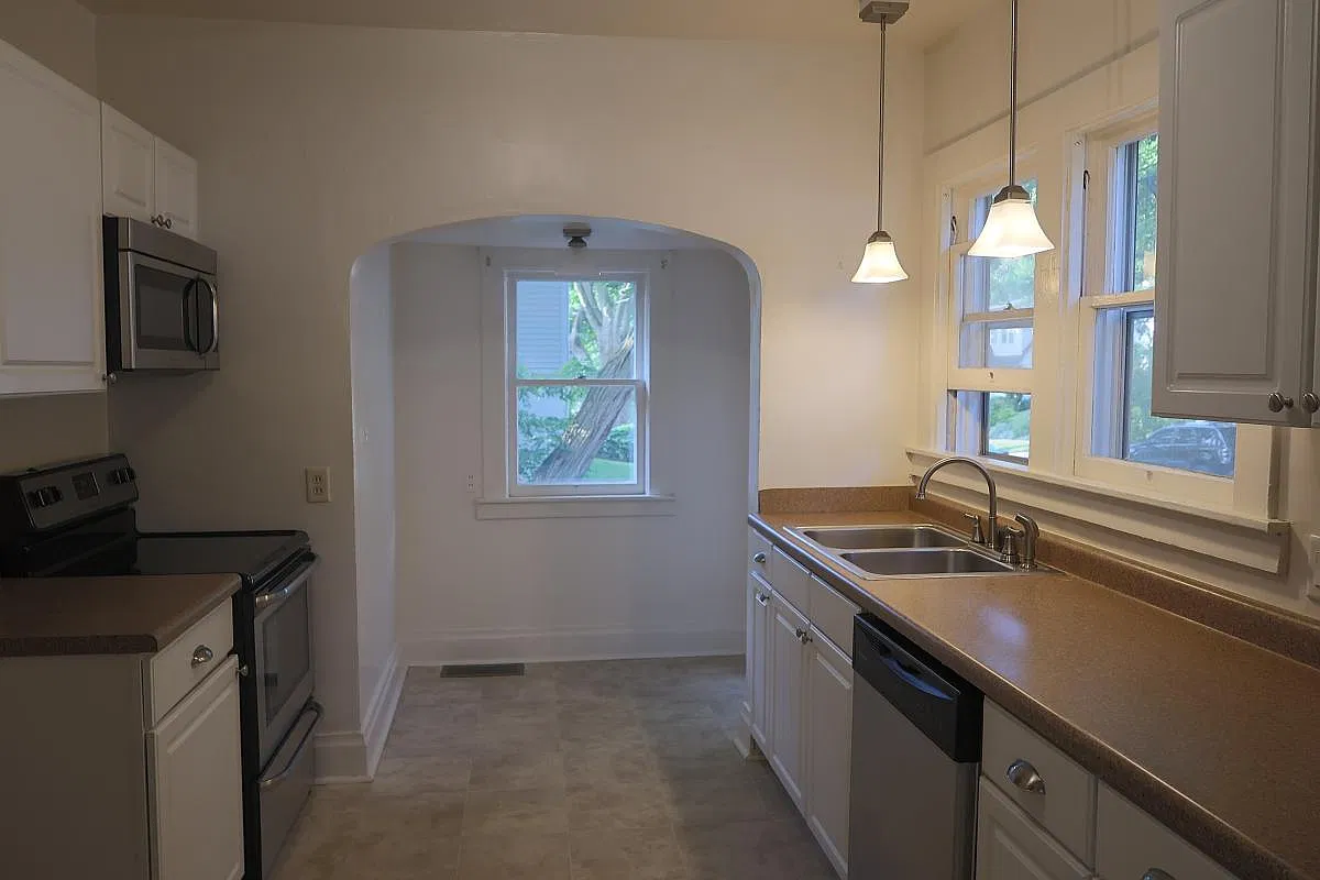 4 bed, 1010 sqft, $2,000 — Photo 4