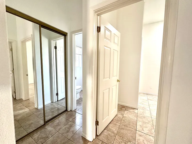 6634 1/2 Camellia Ave #1/2 — Photo 9