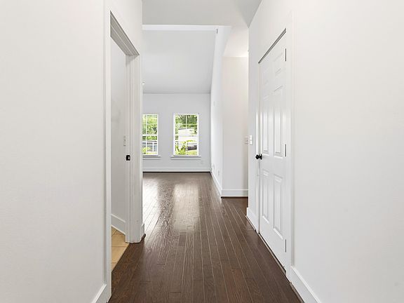 3rd image of 106 Falling Waters Ln