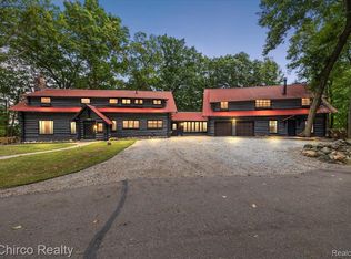 8646 Thendara Blvd, Clarkston, MI 48348