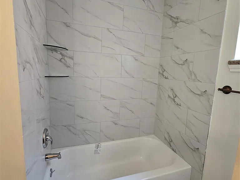 3434 Streamside Ln — Photo 18