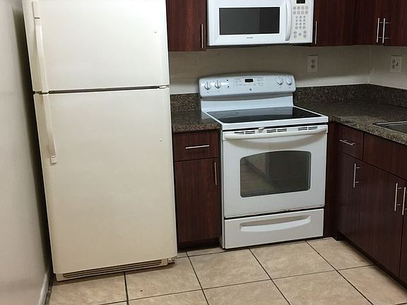 3rd image of 1461 NW 22nd St APT D