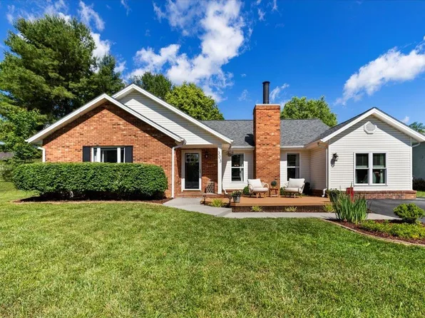 303 Cedar Hill Dr, Blacksburg, VA 24060