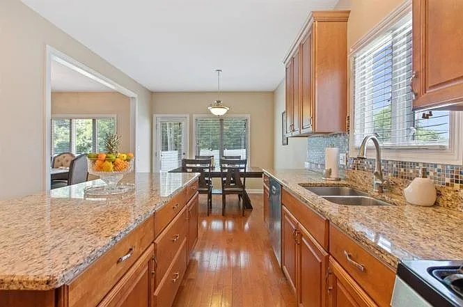 Kitchen/Dining