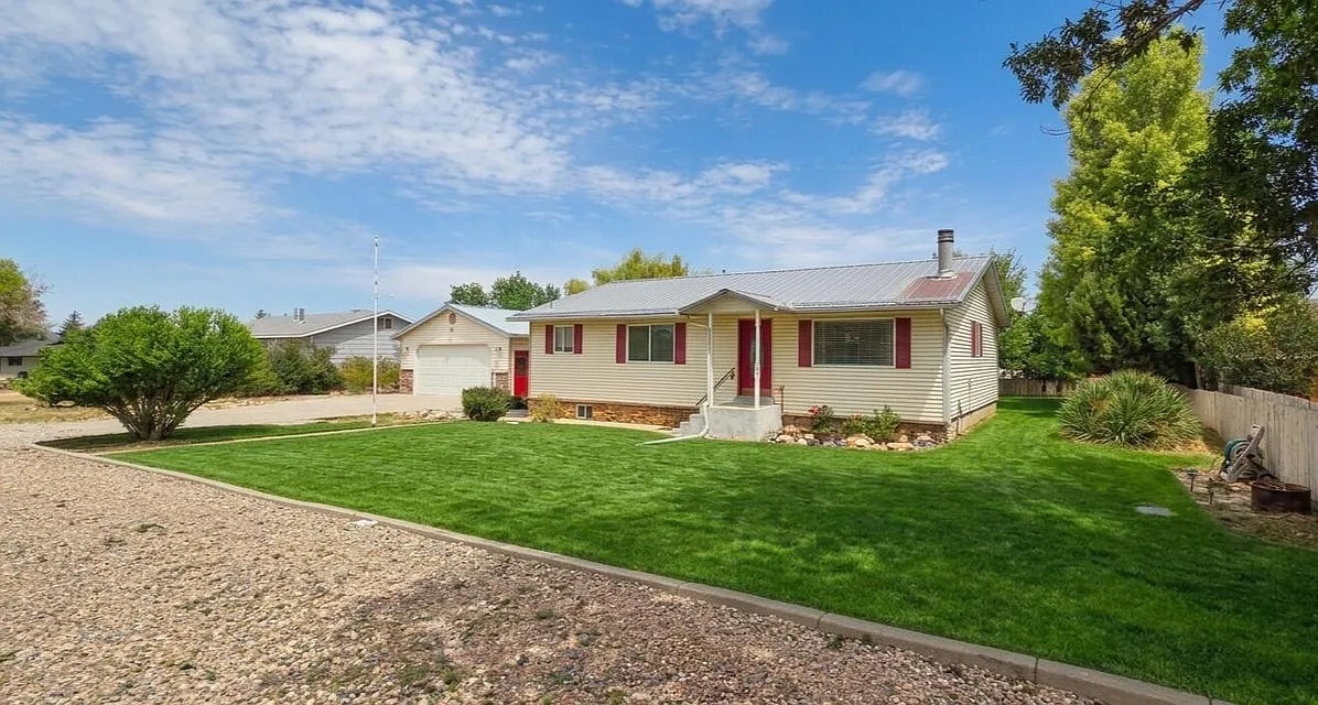 5 bed, 2280 sqft, $2,600 — Photo 1
