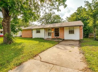 716 SW Southridge Dr, Burleson, TX 76028