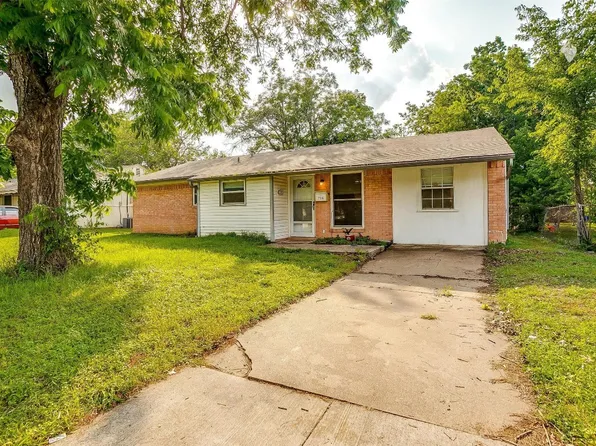 716 SW Southridge Dr, Burleson, TX 76028