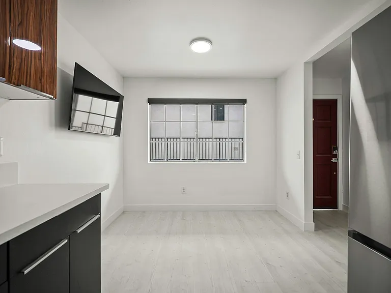920 Everett St #5 — Photo 8