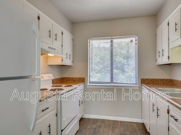 4th image of 2822D Thomas Ln