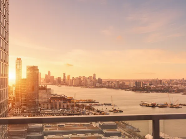 635 West 42nd Street image 2 of 22