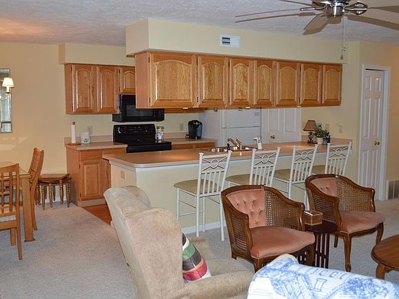 4th image of 22620 Lenox Dr #710