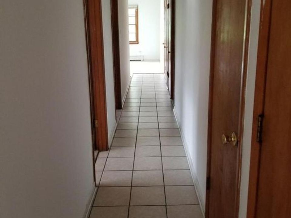 2nd image of 1943 Grove St APT 1W