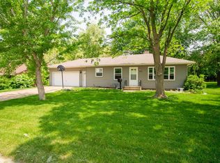 3306 Scenic Dr, Cedar Falls, IA 50613