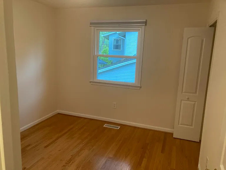 Upstairs bedroom.