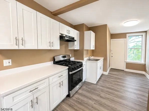 33 Richelieu Ter APT 3, Newark, NJ 07106
