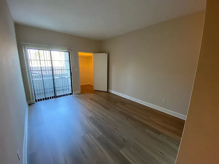 13141 Riverside Dr. — Photo 9