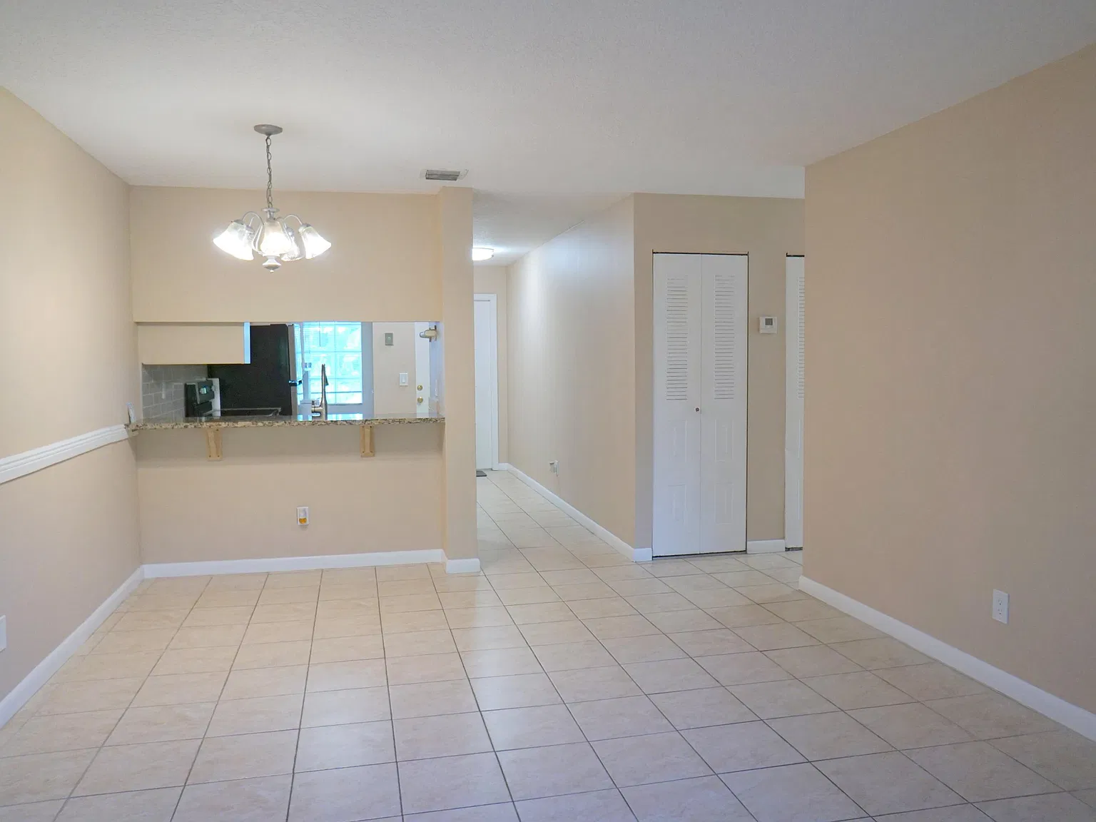 3 bed, 2.0 bath, 1250 sqft, $2,500 — Photo 4