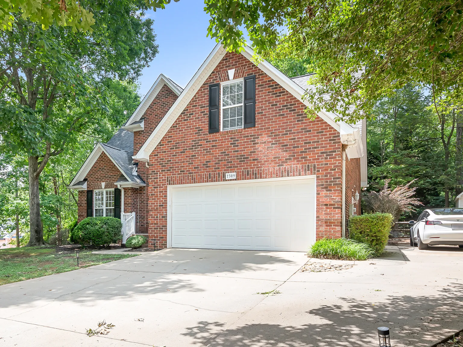 3 bed, 2.5 bath, 1862 sqft, $2,900 — Photo 2